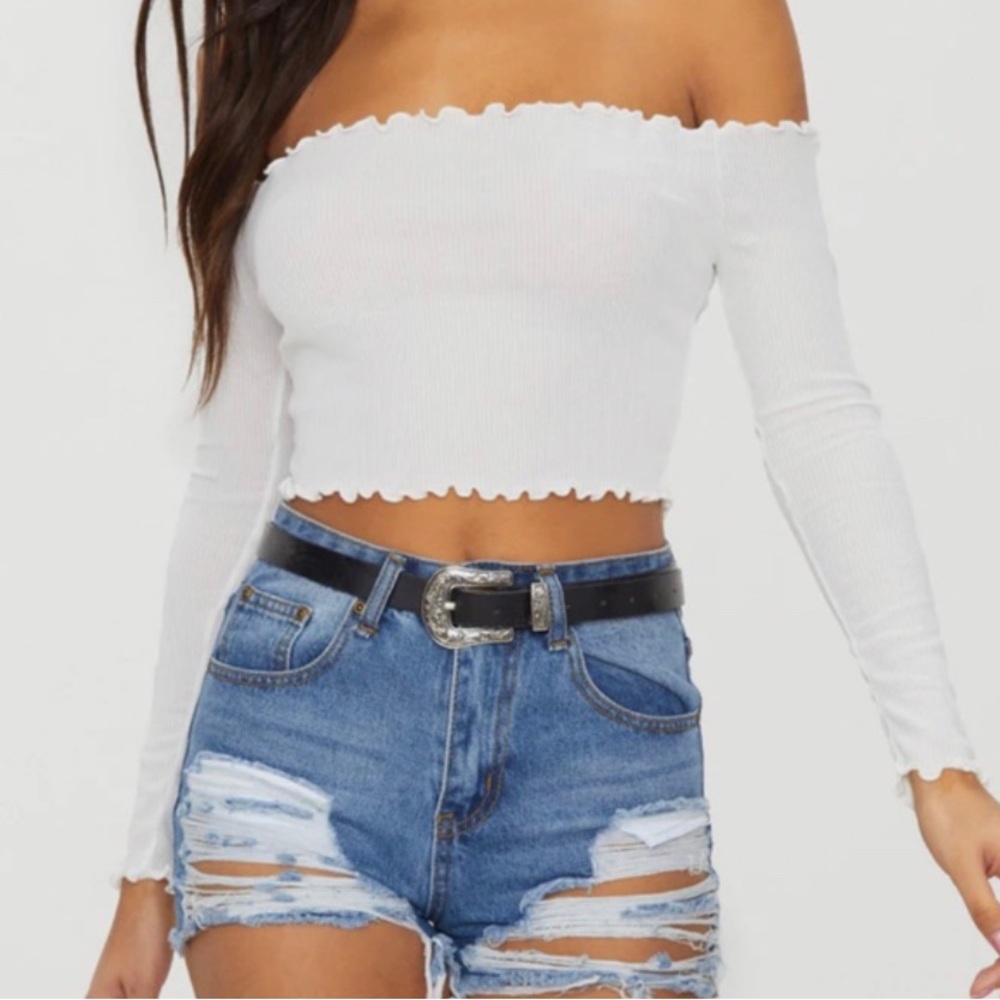 PrettyLittleThing White Off Shoulder Lettuce Long Sleeve Crop Top Ribbed Sleeves - Picture 1 of 4